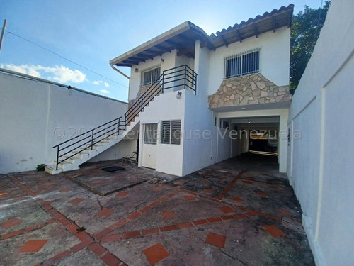 Espectacular Casa Remodelada En Venta, --24--11-133-- Al Oeste De Barquisimeto, Emilein, Parrillera, Ideal Para Familia Numerosa,  Leon, Cerca A Colegios, Bodegones, Con Vigilancia.