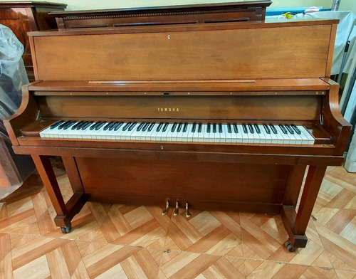 Piano Vertical Japonés Yamaha P22 Para Hogar