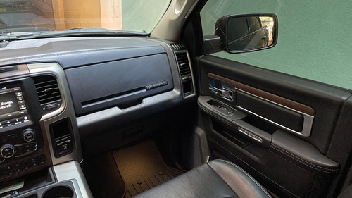 Dodge Ram 1500 Laramie 5.7 V8 4x4 Smart Garage