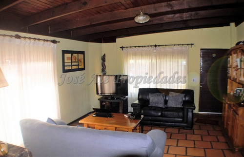 Imagen 3 de 14 de En Venta Casa De Dos Dormitorios Colonia Del Sacramento