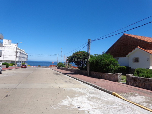 Imagen 4 de 18 de Venta De Terreno Con Vista Al Mar En Punta Del Este!, Península, Apto Para 3 Pisos