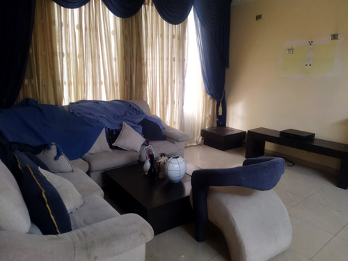 Se Vende Amplia Quinta Ubicada En La Urb San Jacinto, 007jsc