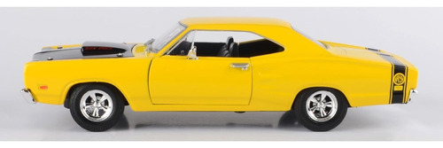 1969 Dodge Coronet Super Bee, Amarillo Con Capucha Negro ...