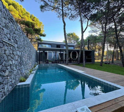 Casa En Venta En Costa Esmeralda, Barrio Brisas