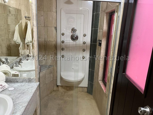 Hotel Aladdin Caracas En Venta: Exclusividad Y Elegancia En El Distrito Financiero Alfonso 24-21265