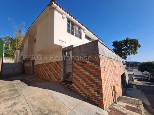 Fina Barro Vende Casa En Los Dos Caminos 24-3662 Yf