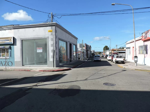 Local En Venta En Centro De Maldonado - Excelente Ubicación Comercial