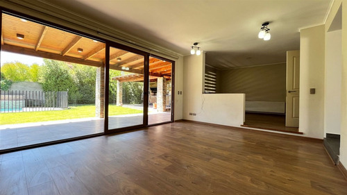 Casa En Venta 4d, Chicureo, Colegio Pedregal Y San Anselmo.