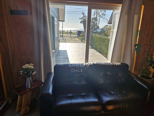A Dos Cuadras De La Costaneras De Puerto Varas