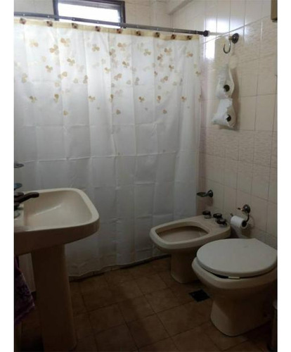 Chalet 5 Amplios Ambientes Con Extenso Parque