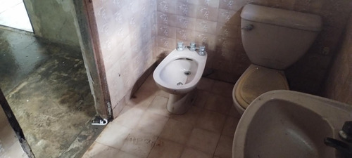 Casa De 4amb A Refaccionar En Venta Excelente Ubicacion Con Jardin
