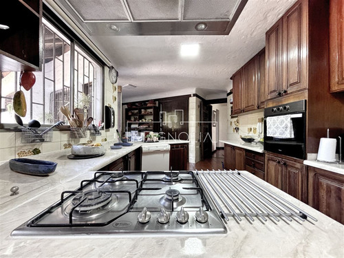 Casa En Arriendo De 6d/4b En Las Condes