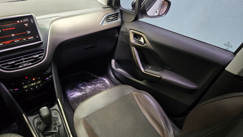 Peugeot 2008 1.6 Feline am20