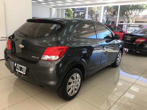 Chevrolet Onix Lt 5p 2015 103.000 Km. Gris Oscuro