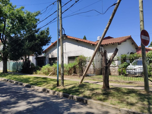 Imagen 3 de 13 de Casa Sobre Gran Terreno En Esquina