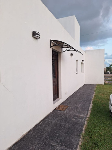 Casa Con Piscina/parque La Caleta Mar Chiquita