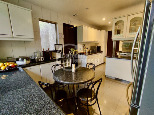 Casa En Venta En Lo Barnechea. Oportunidad!!!
