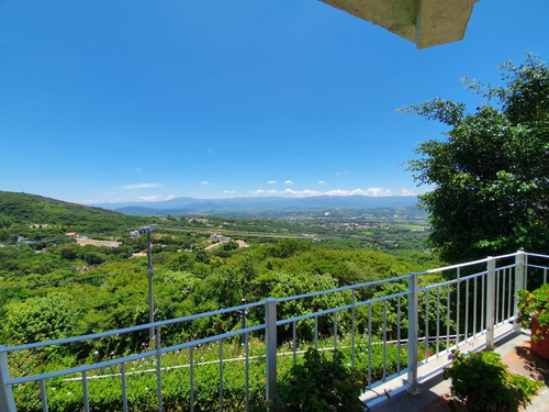 Venta Casa Las Lomas De Dimensiones Monumentales. Alberca Climatizada Y Jardín Plano Con Vistas Espectaculares Y Todos Los Servicios En Fracc Rancho San Diego Ixtapan De La Sal Edomex