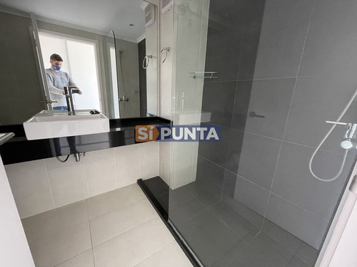 Imagen 13 de 25 de Frente Al Mar, 3 Dormitorios, 2 Baños, En Venta , Punta Del Este