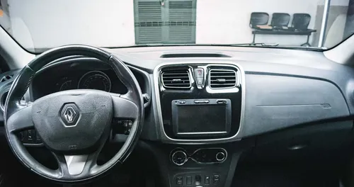 Renault Logan 1.6 Privilege / Intens