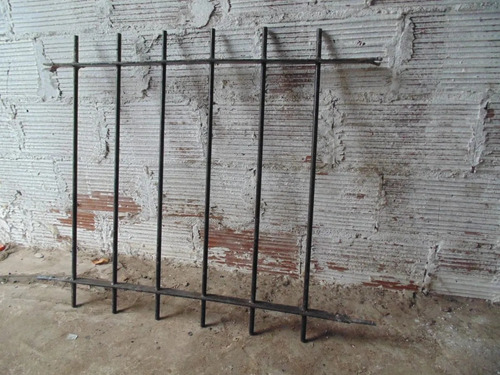 Reja Varilla Redonda 65 Cm X 75 Cm. Gruesa (Usado)