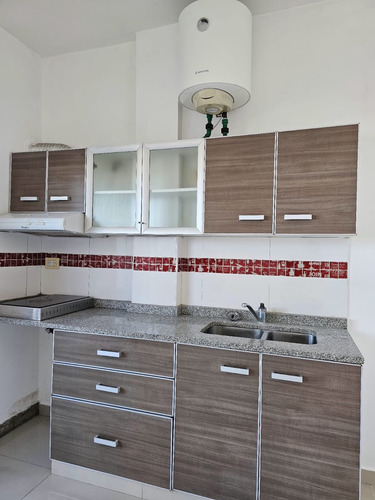 Departamento En Venta De 2 Ambientes En El Cruce Varela, Florencio Varela, Oportunidad De Inversión