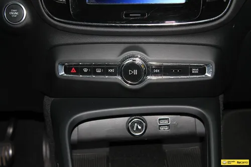 Volvo XC40 2.0 T4 FWD MOMENTUM II TP