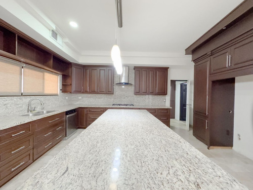 Hermosa Casa En Renta Equipada Con Patio Muy Amplio Lista Para Estrenar