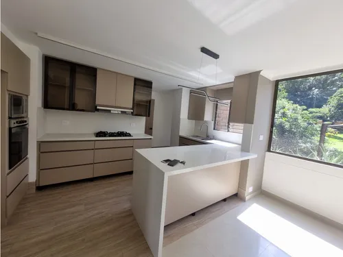 Amplio Y Cómodo Apartamento En Venta En Los Balsos