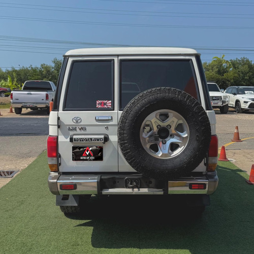 Toyota Land Cruiser Machito 76