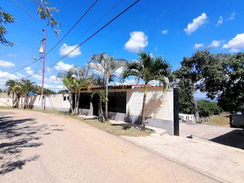 Imagen 15 de 30 de Terreno En Fresca Zona Residencial 4900mt2 Propio. Casa Anexo Con Piscina Y Otras Bomdades En Venta En Cabudare. Jg Lopez Tlf 04145533925 Cod. 22-15071, Lara, Venezuela