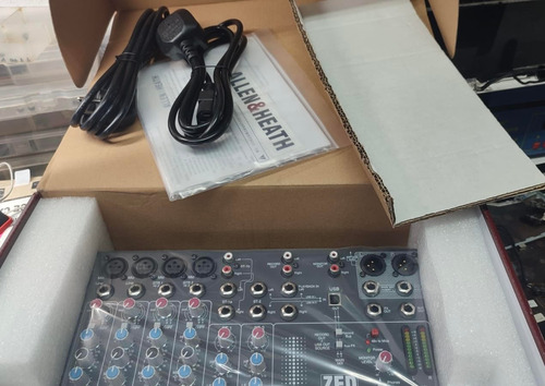 Consola Allen & Heath Zed 10 Phantom Power Mixer
