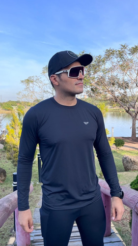 Imagem 4 de 8 de Camiseta Térmica Segunda-pele Com Proteção Uv+ Tec Dry-fit