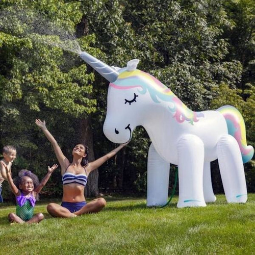 Imagen 3 de 3 de Unicronio Gigante Inflable Con Aspersor De Agua En El Cuerno