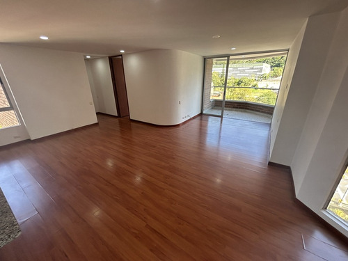 Apartamento En Arriendo Ubicado En El Poblado Sector Los Balsos (22913).