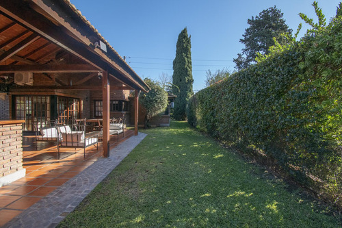 Venta Casa Banco Provincia Country Club. Piscina Quincho Excelente Lote Esquina