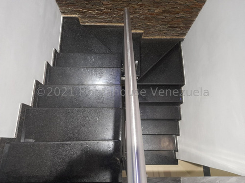 Townhouse En Venta Ubicado En Lomas Del Este Valencia Carabobo 23-30338, Eloisa Mejia