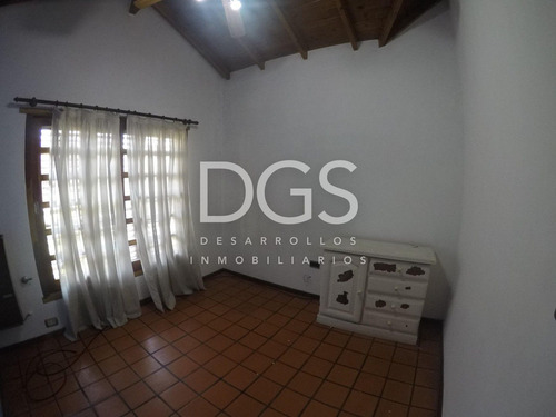 Casa 5 Ambientes En Venta En Banfield