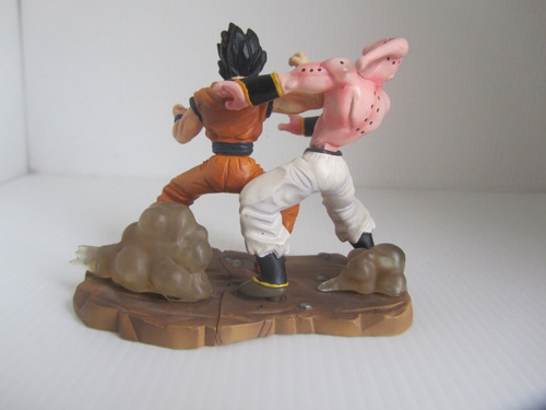 Dragon Ball Gohan Enfrentando A Majin Bu Codazo Mortal