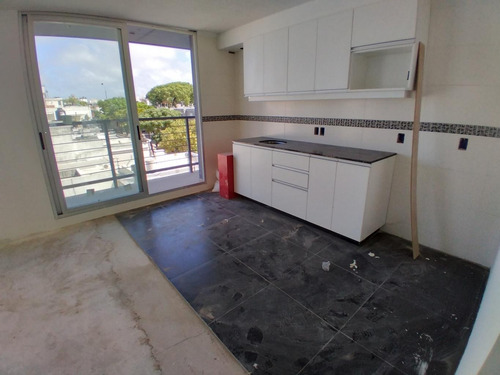 Un Dormitorio En Venta. Vistas Abiertas