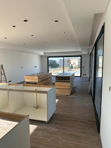 Casa En Venta - 5 Dormitorios 4 Baños - 805mts2 - Escobar