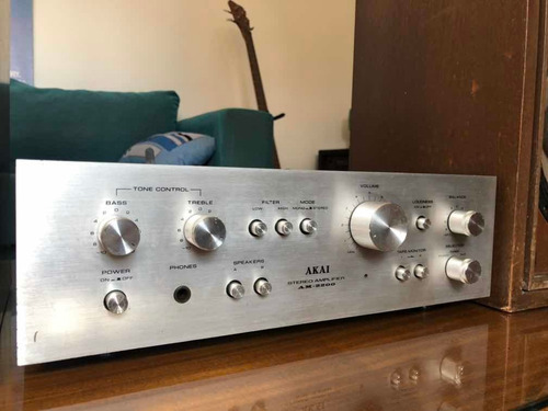 Amplificador Akai - Bafles Audinac 718