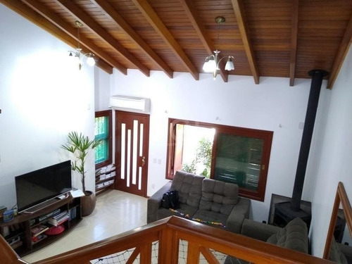 Casa Em Cantegril Com 5 Dormitórios - Ot7647
