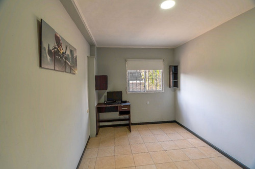 Venta Casa Con Fondo , Quincho Y Cochera En Wilde