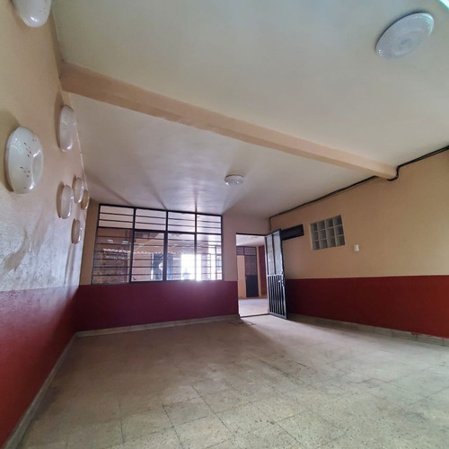 Amplisima Casa En Inmejorable Ubicación, Centrico Y Seguro.
