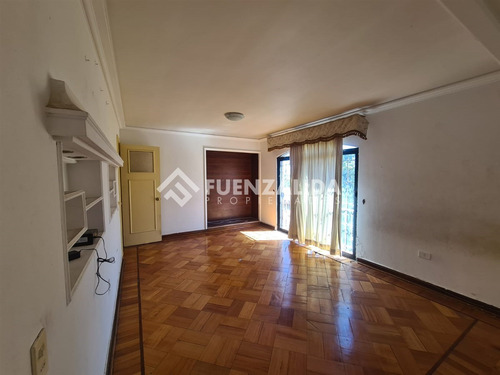 Casa En Venta De 5 Dorm. En Ñuñoa