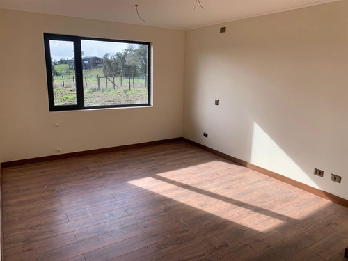 Casa En Venta De 4 Dorm. En Puerto Varas