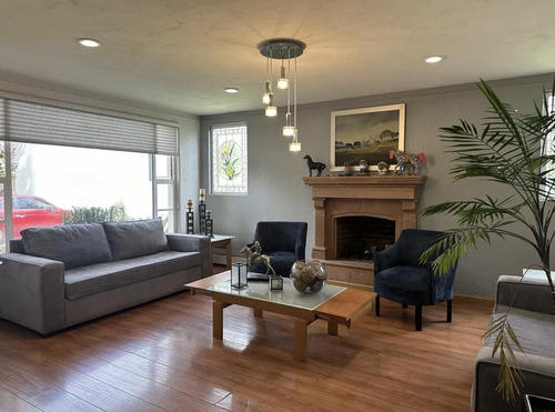 Casa En Venta En Metepec, San Jorge Pueblo Nuevo, El Pedregal