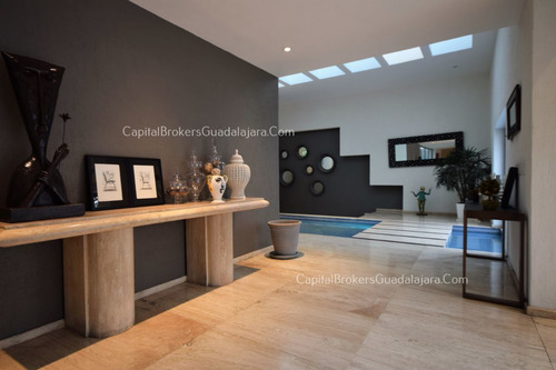 Casa En Colinas De San Javier De Lujo Con Alberca En Venta
