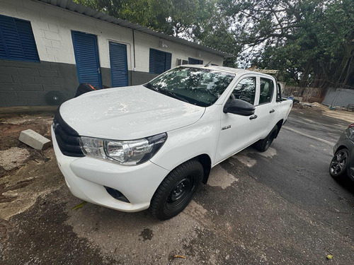 Toyota Hilux 2.8 Std Narrow Cab. Dupla 4x4 Tdi 4p